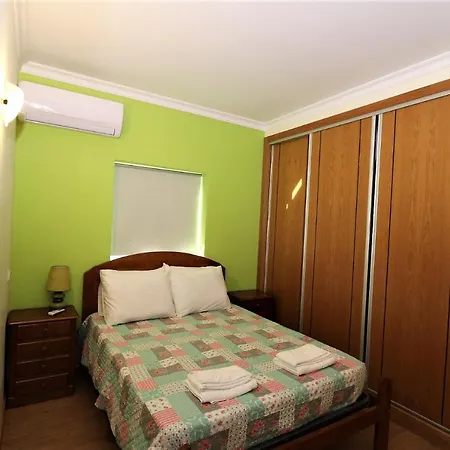 Oura Oasis Apartament *